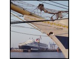 Bug des Segelschulschiffes "Mir" - hinten "Queen Mary 2"